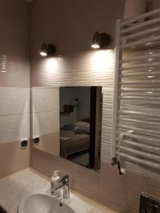 a bathroom with a sink and a mirror at Hotel Zaułek in Olszyna