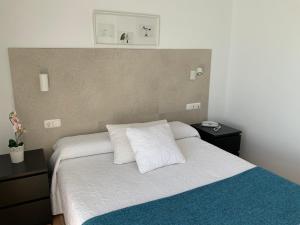 a bedroom with a bed with two pillows on it at Santuario San José in San José