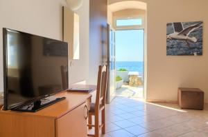 TV a/nebo společenská místnost v ubytování Villa Tamaris - Hotel Resort Dražica