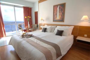 Кровать или кровати в номере The Preluna Hotel