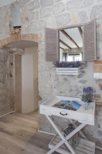 Fotografie z fotogalerie ubytování Seafront apartment in historical Cippico castle v destinaci Kaštela