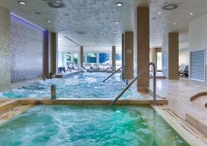 Bazén v ubytování Hotel Fiuggi Terme Resort & Spa nebo v jeho okolí