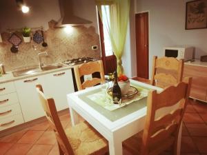 Kuchyň nebo kuchyňský kout v ubytování Domunua holiday house + 64 fotografií