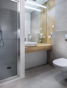Ett badrum på Apartamenty Vola Residence