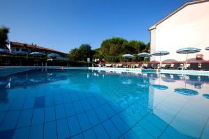Bazén v ubytování Oleandri Suite Hotel nebo v jeho okolí