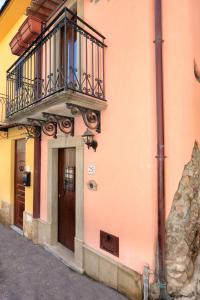 an apartment building with a balcony and a door at Al Castello in Brolo