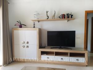 Televízia a/alebo spoločenská miestnosť v ubytovaní Apartamento La Morera