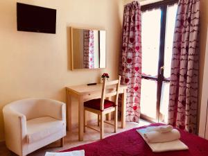 TV a/nebo společenská místnost v ubytování Hotel Piccolo Chalet