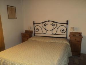 A bed or beds in a room at La Chiusetta