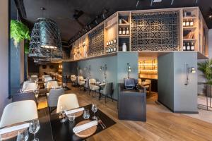 a restaurant with tables and chairs and a bar at Eurostars Gran Via in Granada