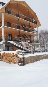 Ushguli Panorama Guest House v zimě