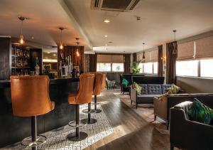 Et opholdsområde på Ramada Hotel & Suites by Wyndham Coventry