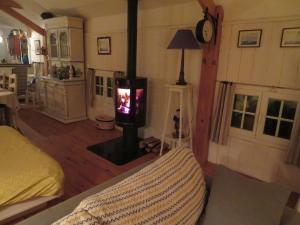 a room with a stove in the middle of a room at l'océane in Le Havre