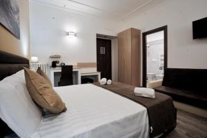 A bed or beds in a room at Noemi's rooms Guest House