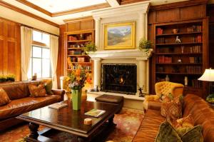 Зона вітальні в The Ritz-Carlton Club, 3 Bedroom Penthouse 4301, Ski-in & Ski-out Resort in Aspen Highlands