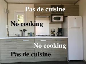 Virtuve vai virtuves zona naktsmītnē Les Suites De Pertamina