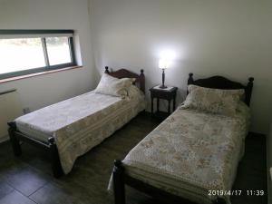 Giường trong phòng chung tại Las Golondrinas