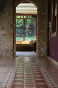 an entrance to a room with a window and a couch at Pousada Casa das Fontes in Tiradentes