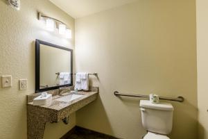 Vannituba majutusasutuses Cobblestone Hotel & Suites - Stevens Point