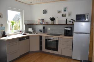 Virtuvė arba virtuvėlė apgyvendinimo įstaigoje Feriendomizil-Usetom