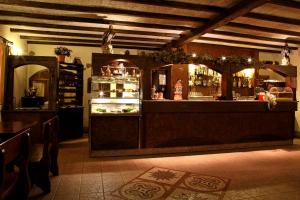 a restaurant with a bar with a refrigerator at Chalet Sul Lago Hotel In Montagna in Moncenisio