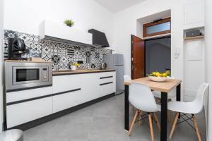 Kuchyň nebo kuchyňský kout v ubytování Vittoria Flat Sorrento