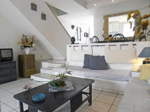 Televízia a/alebo spoločenská miestnosť v ubytovaní Holiday Home Currican by Interhome