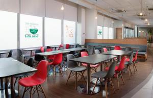 a dining room with tables and red chairs at ibis Valparaiso in Valparaíso +37 photos
