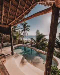 Bazén v ubytování Papaya Playa Project, Tulum, a Member of Design Hotels nebo v jeho okolí