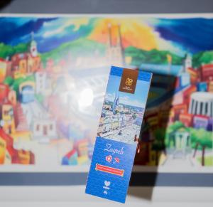 een kaart die voor een foto staat bij Deluxe Apartments Zagreb in Zagreb