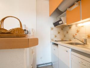 Apartment Douc-1 by Interhomeにあるキッチンまたは簡易キッチン