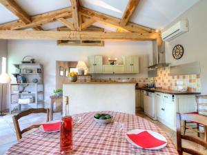 Kuchyň nebo kuchyňský kout v ubytování Holiday Home Bezert by Interhome