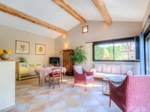 Posezení v ubytování Holiday Home Bezert by Interhome + 16 fotografií