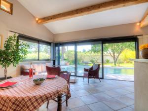 Bazén v ubytování Holiday Home Bezert by Interhome nebo v jeho okolí
