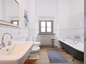 Kúpeľňa v ubytovaní Holiday Home Villa La Piaggia by Interhome