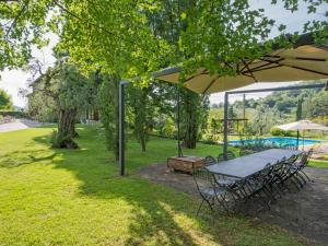 Vonkajšia záhrada v ubytovaní Apartment I Noccioli by Interhome