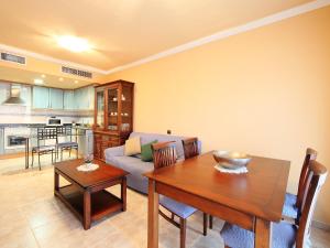 Dapur atau dapur kecil di Apartment Delicias B by Interhome
