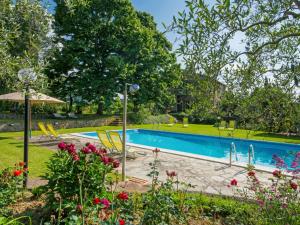 Bazén v ubytovaní Apartment I Noccioli by Interhome alebo v jeho blízkosti