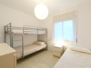 Ένα ή περισσότερα κρεβάτια σε δωμάτιο στο Apartment Terecel Salou-12 by Interhome
