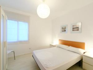 Ένα ή περισσότερα κρεβάτια σε δωμάτιο στο Apartment Terecel Salou-8 by Interhome
