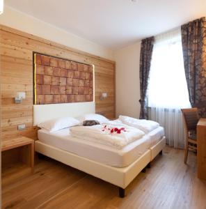 Ein Bett oder Betten in einem Zimmer der Unterkunft Albergo Tuenno