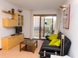 Kuchyňa alebo kuchynka v ubytovaní Apartment Primer de Maig by Interhome