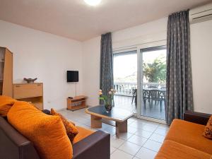Posedenie v ubytovaní Apartment Royal Delta-6 by Interhome