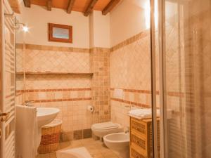 Koupelna v ubytování Apartment Il Borghetto-1 by Interhome