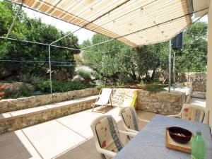Posezení v ubytování Holiday Home Mirta by Interhome