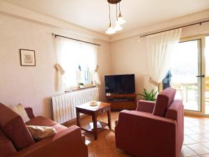 TV a/nebo společenská místnost v ubytování Holiday Home Mirela by Interhome