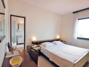 Posteľ alebo postele v izbe v ubytovaní Holiday Home Mirta by Interhome