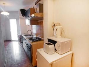 Kuchyňa alebo kuchynka v ubytovaní Apartment Romantika-1 by Interhome + 27 fotografií