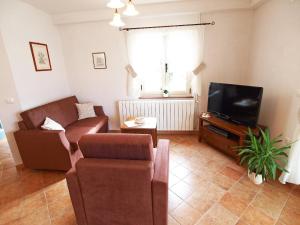 TV a/nebo společenská místnost v ubytování Holiday Home Mirela by Interhome
