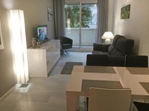 Μια τηλεόραση ή/και κέντρο ψυχαγωγίας στο Apartment Elegance-2 by Interhome